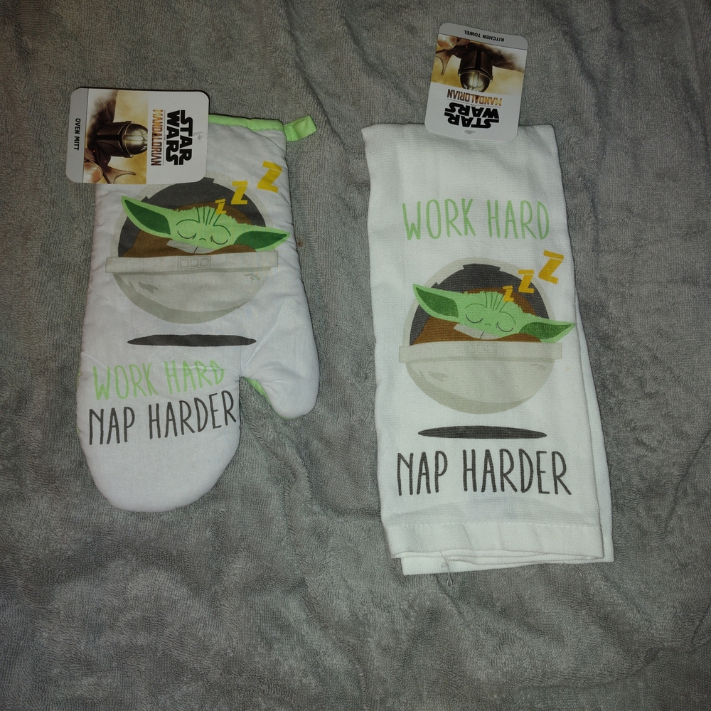 Star Wars Men's White and Green Socks - Work Hard Nap Harder